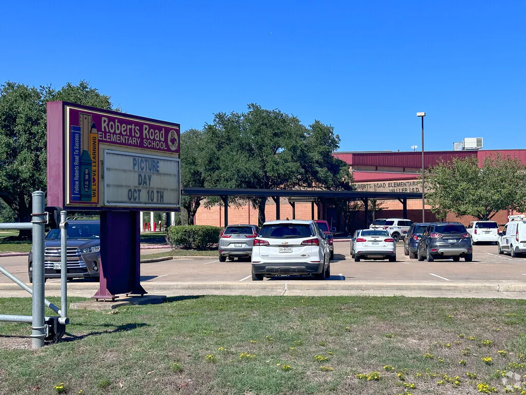 Emergency responders investigating gas leak near Waller ISD elementary school in Waller County, Texas